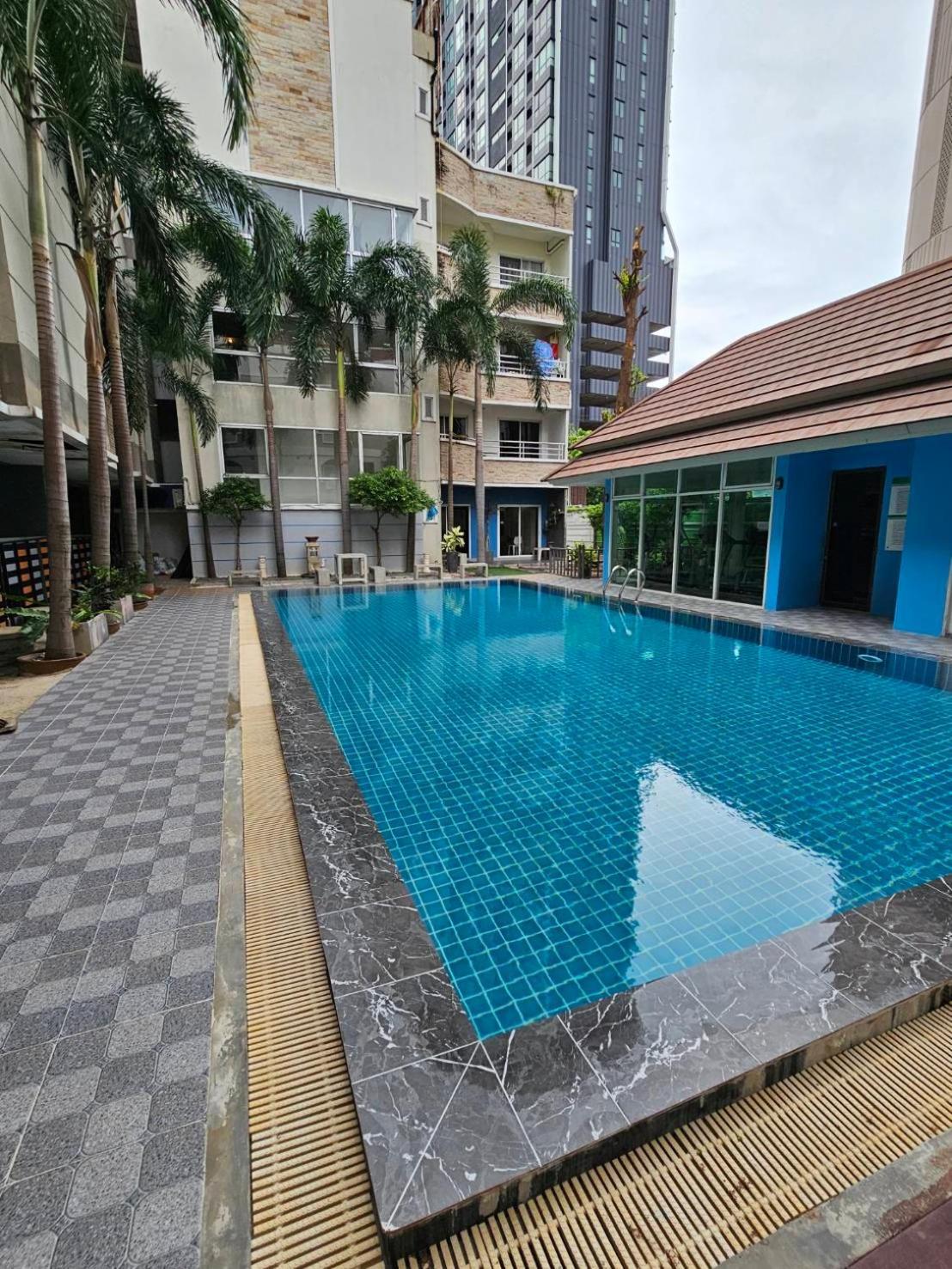 Diya Hotel Bangkok Exteriör bild